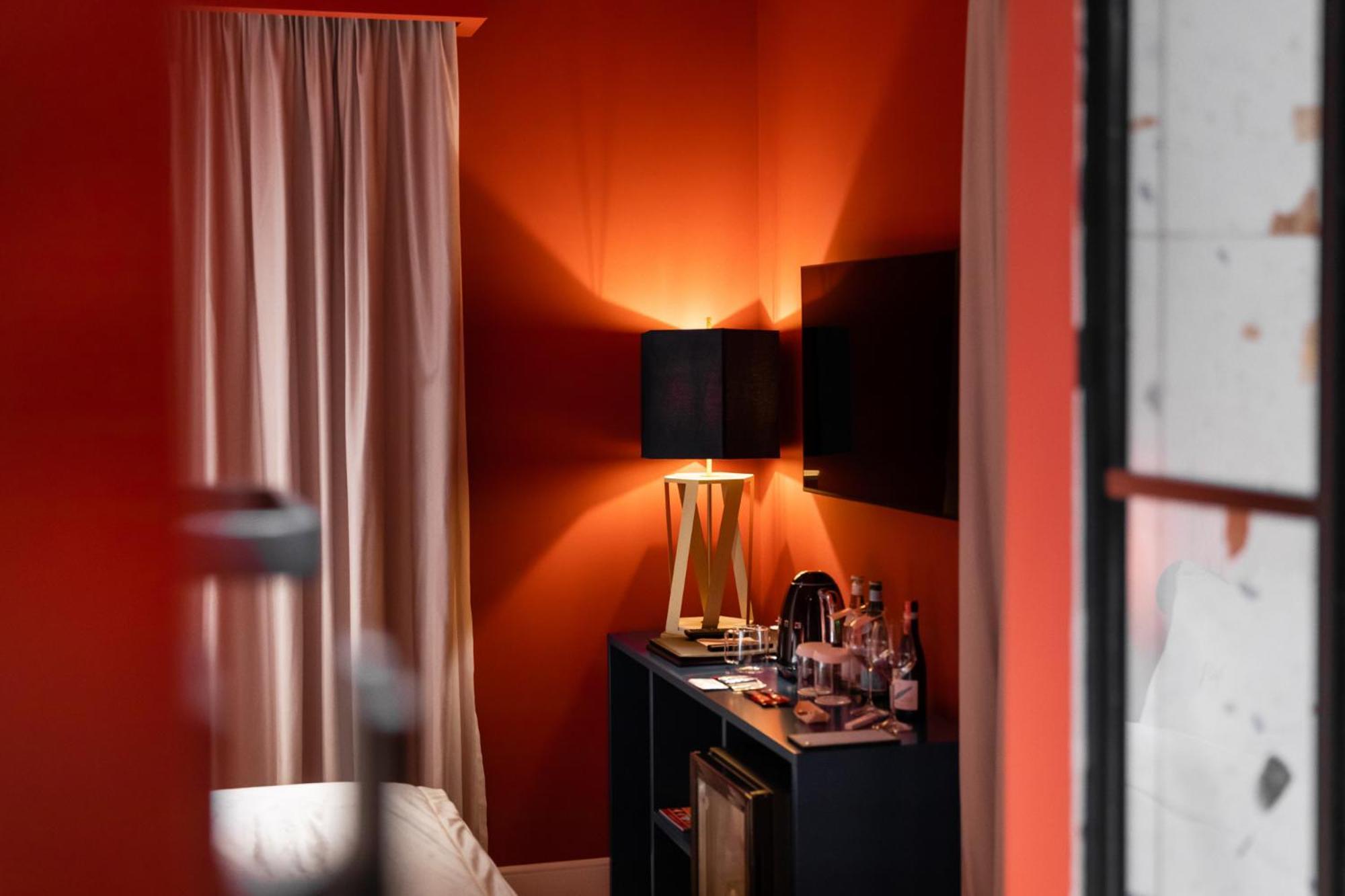 Mert Boutique Hotel Корча Экстерьер фото